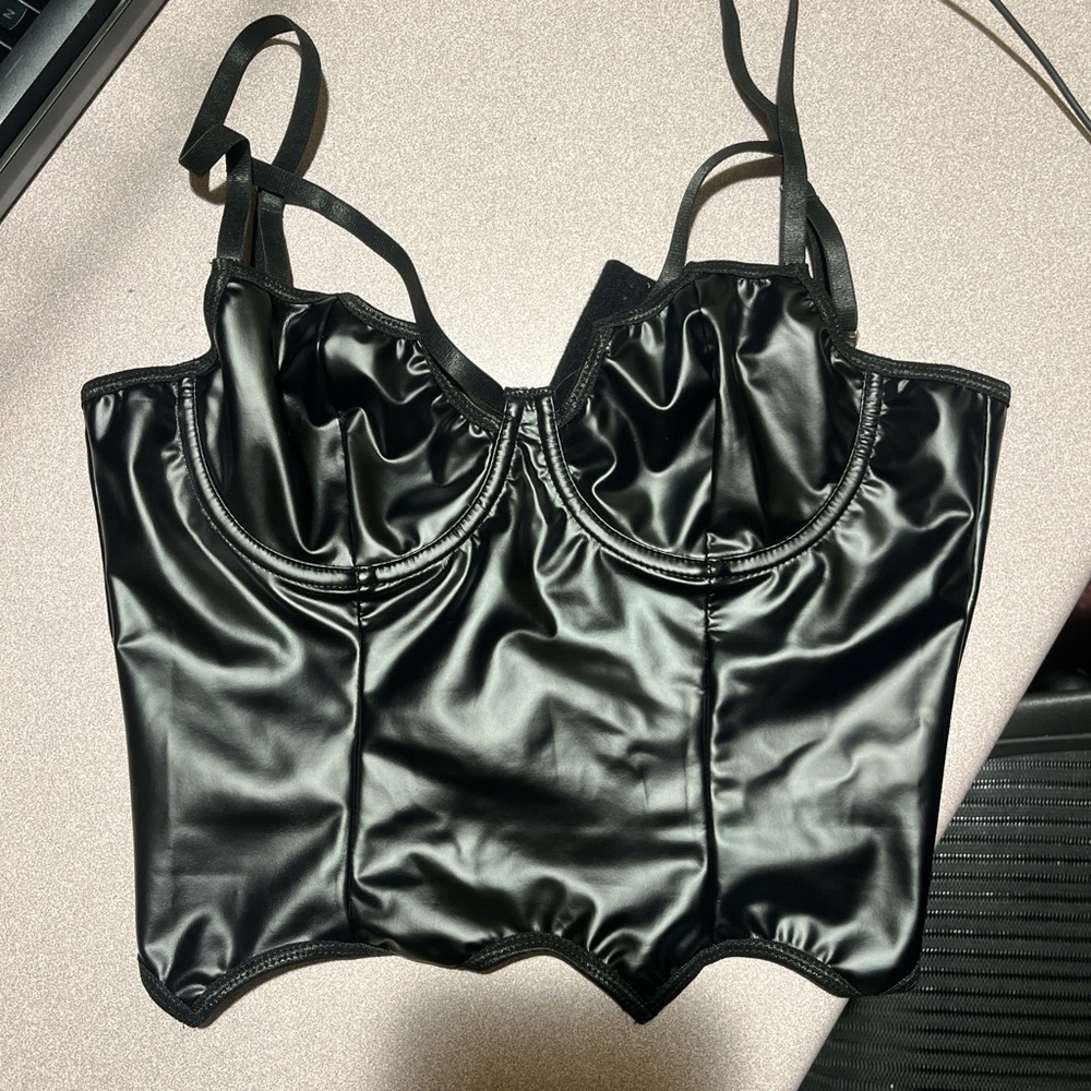 ROMWE Black Satin Crop Top